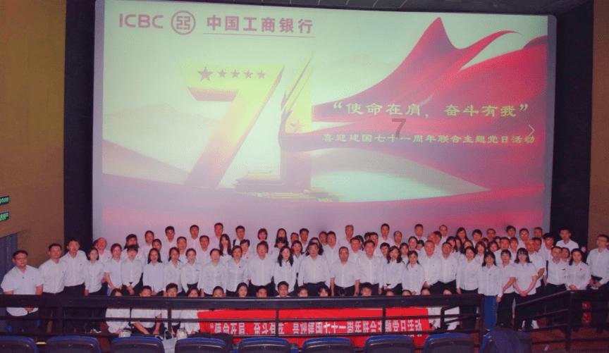 解答无厘头问题,尽在类似英雄传奇的卡牌游戏